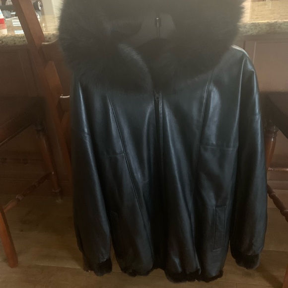 Leather Mink Coat. NWOTPurchased at Nordstrom aprox 2004 for $1500.00 Beautiful! - Picture 5 of 10